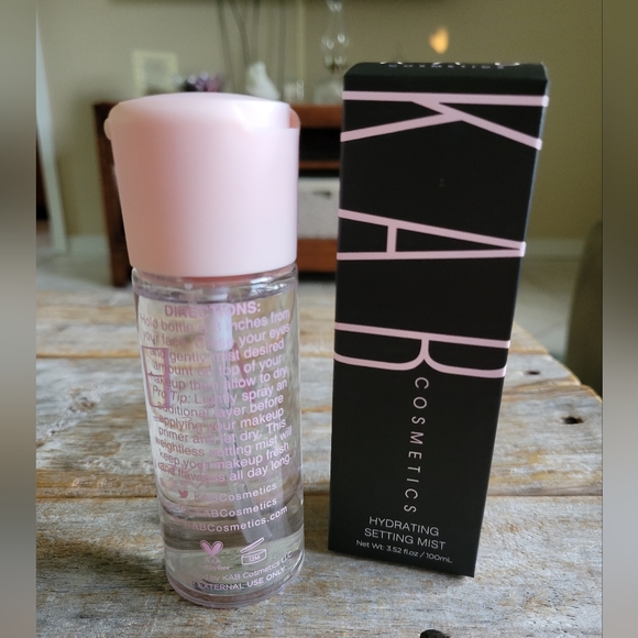KAB Cosmetics Hydrating Facial Setting Mist - Picture 2 of 3